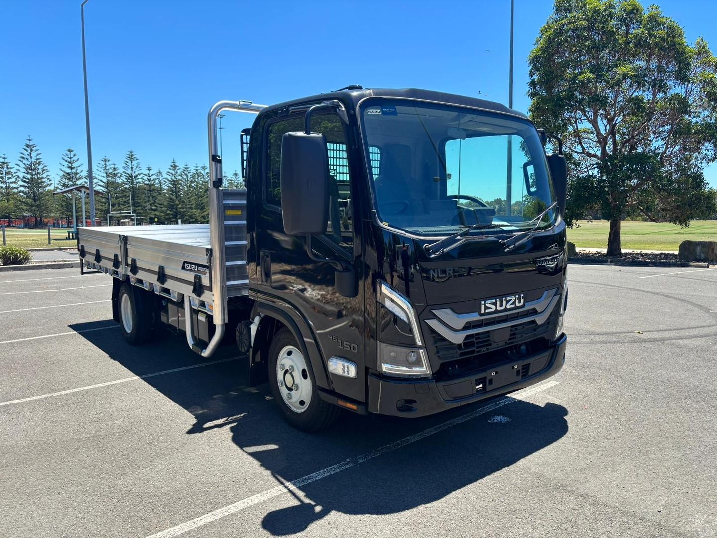 2025 Isuzu N Series NLR 45-150 DT D34 Isuzu Traypack MWB image 4