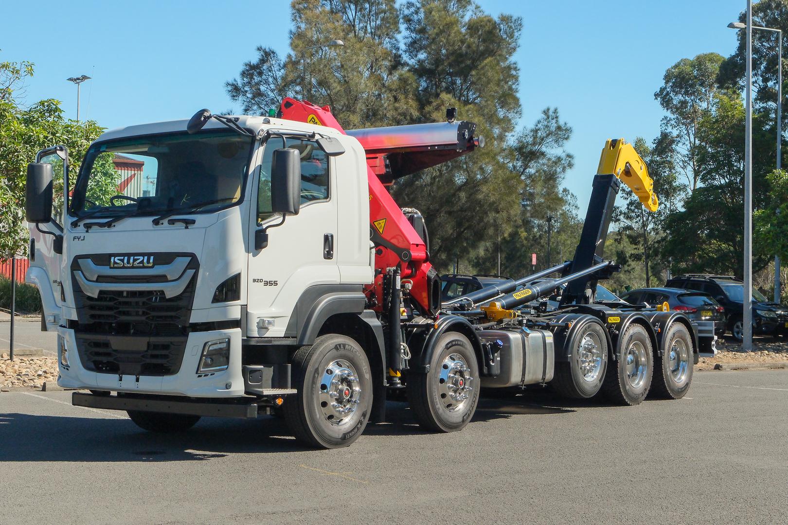 2025 Isuzu F Series FYJ 320-355 AT R67 10x4 Palfinger Hook and Crane Combo image 2