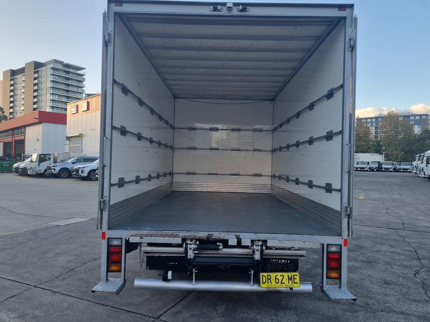 2022 Isuzu N Series NNR 45-150 image 12