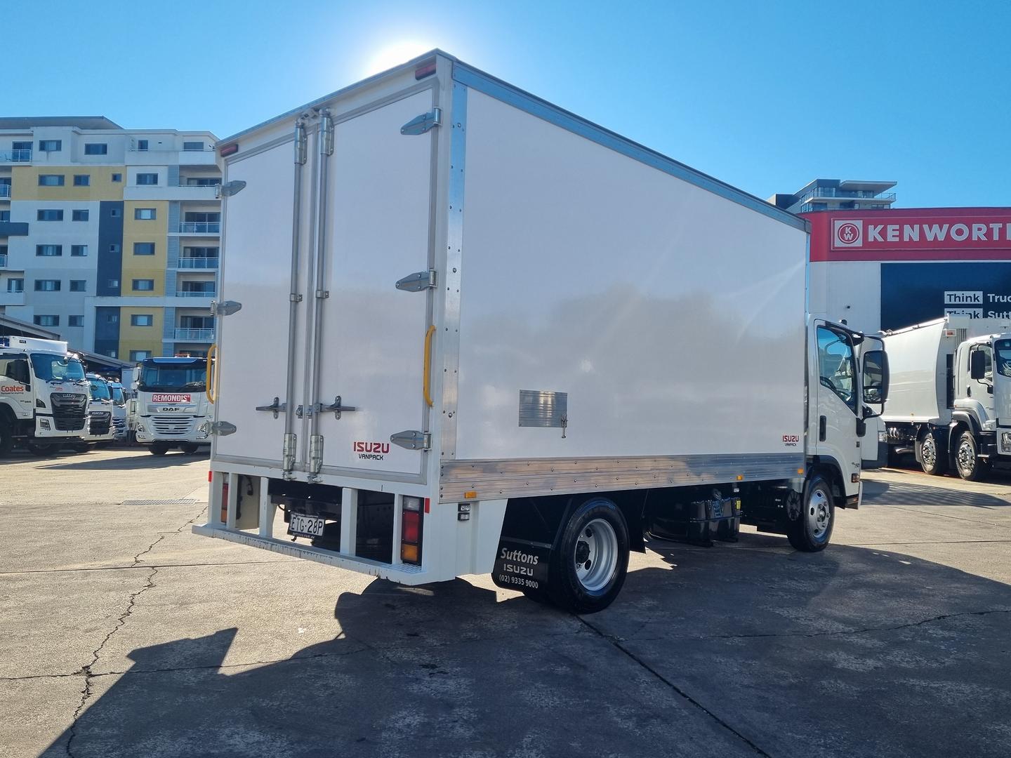 2021 Isuzu N Series NNR 45-150 Vanpack image 11