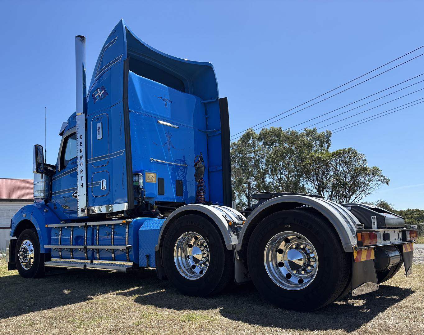2019 Kenworth T610 SAR Sleeper Cab image 5