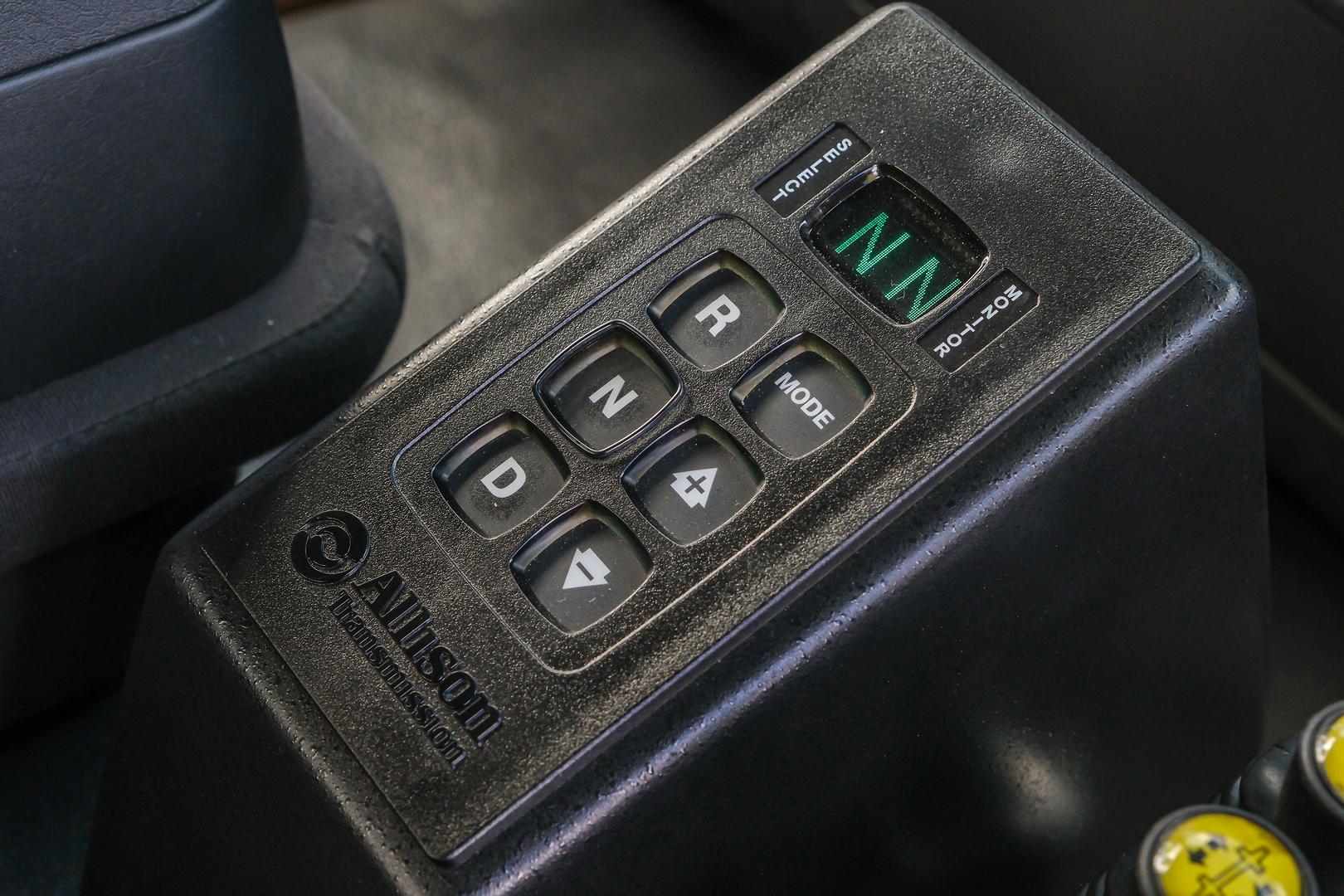 2025 Isuzu F Series FYJ 320-355 AT R60 HYVA Hooklift image 14