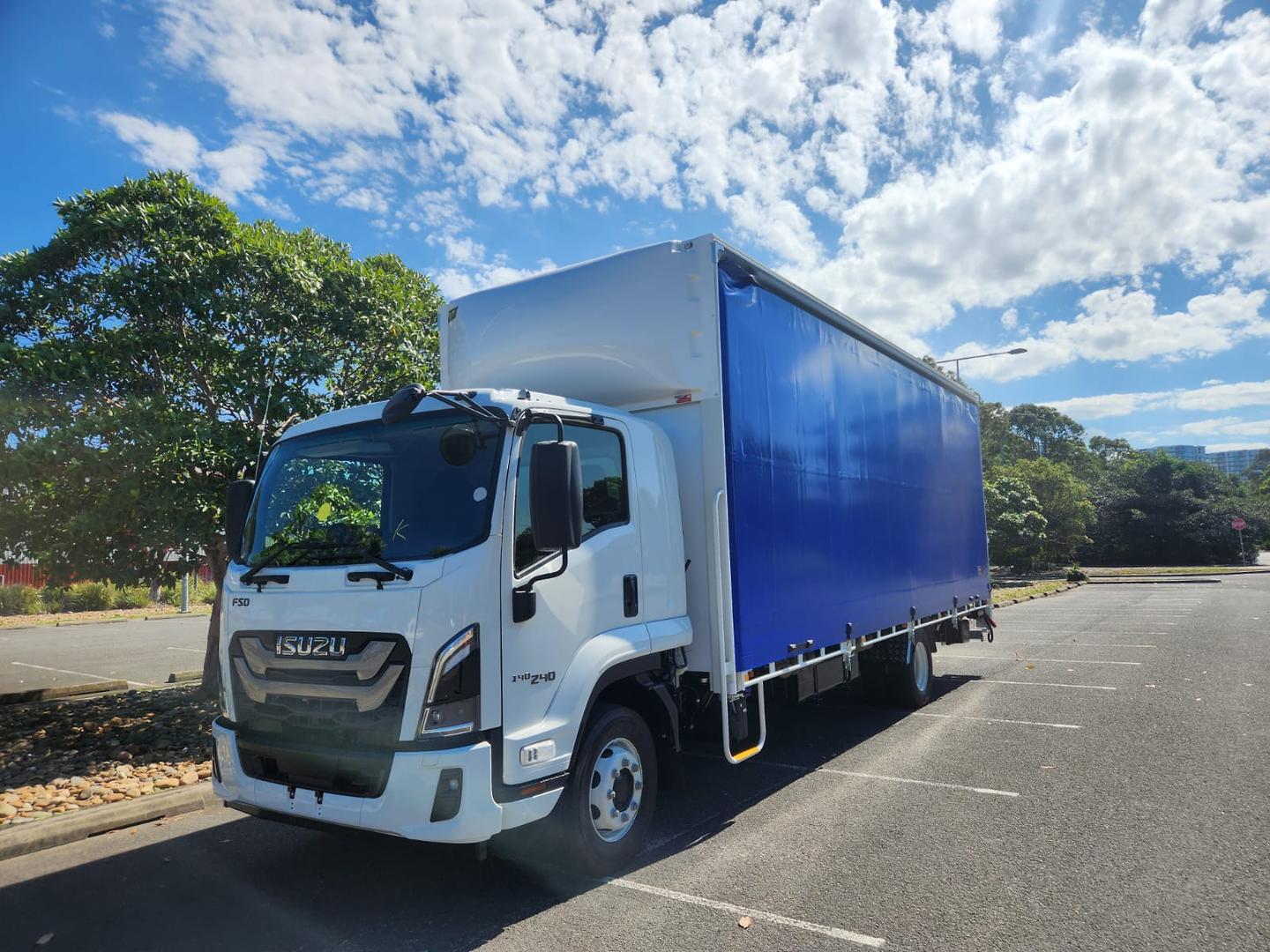 2025 Isuzu F Series FSD 140/120-240 AM R56 NEW AGE 12 Pallet Taughtliner image 3