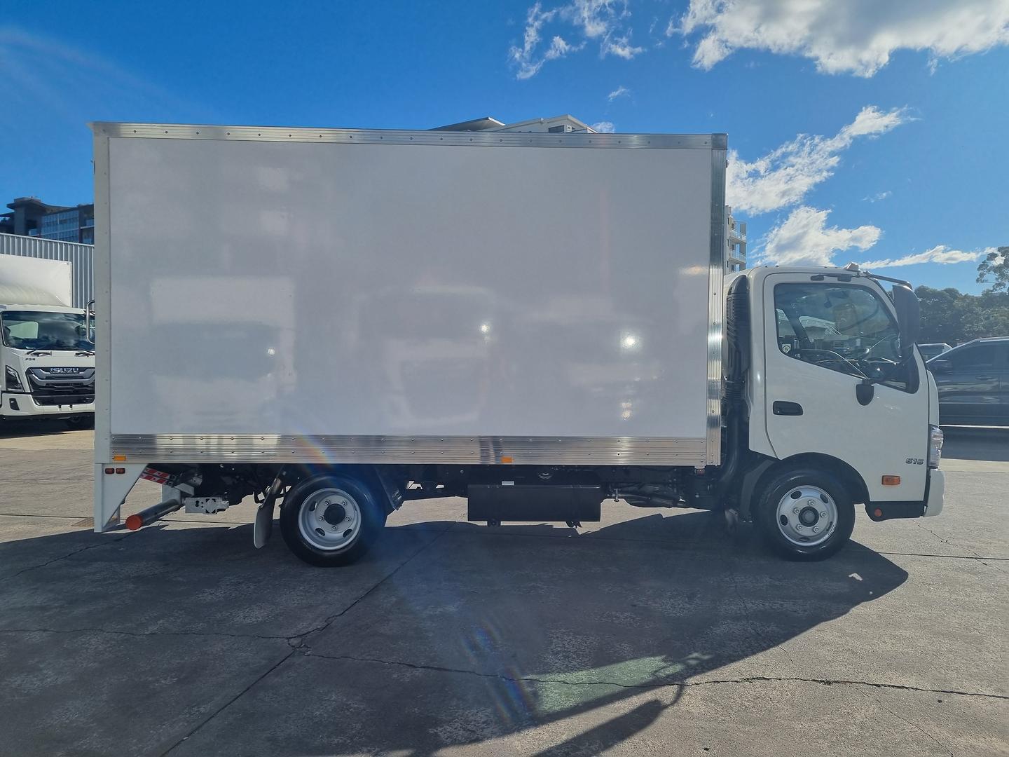 2025 Hino 300 Series 616 image 7