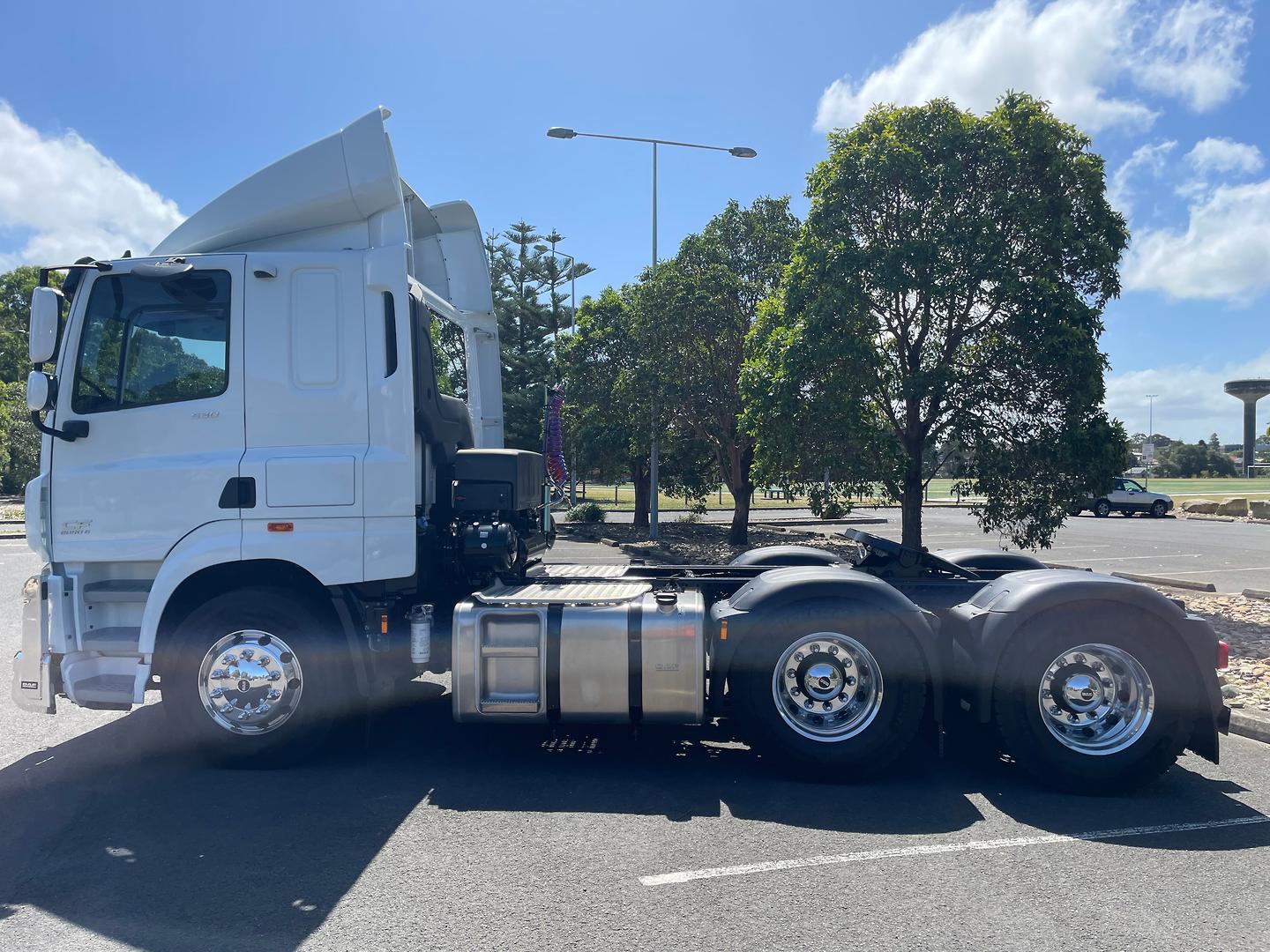 2023 DAF CF 530 FTT image 9