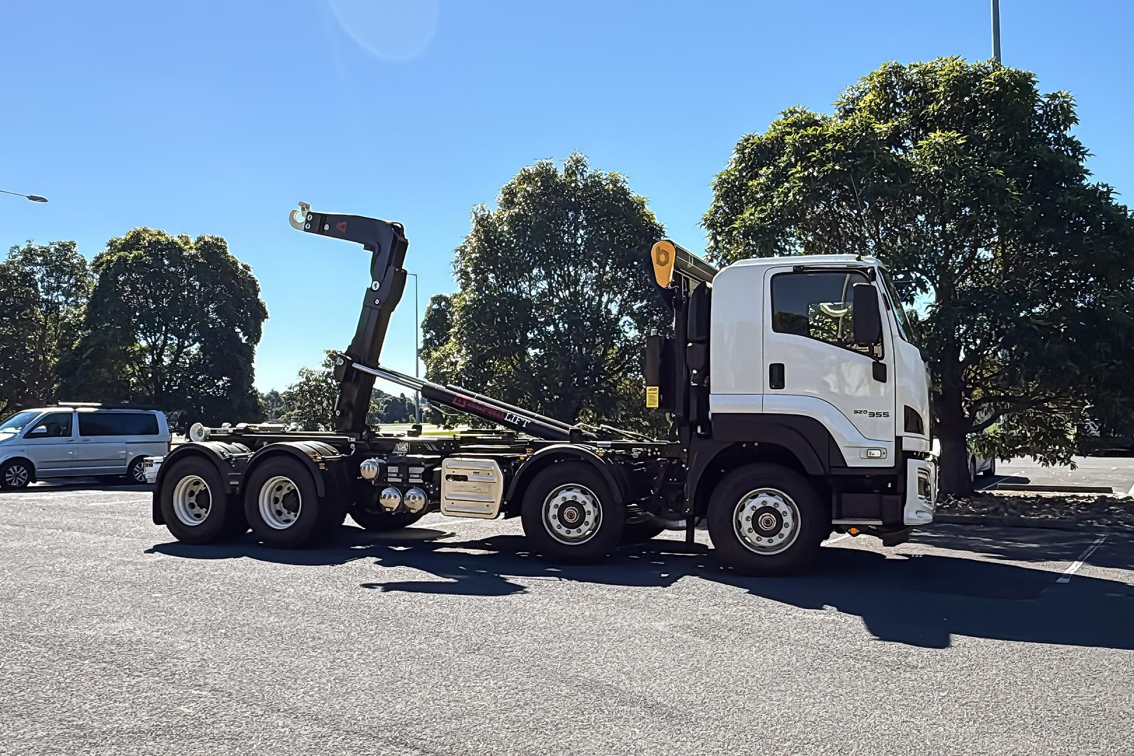 2025 Isuzu F Series FYH 320-355 AT R60 image 10