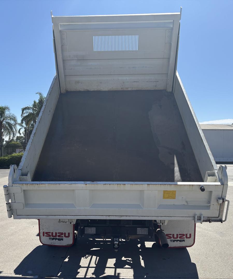 2022 Isuzu N Series NPR 45/55-155 Tipper One Owner image 4