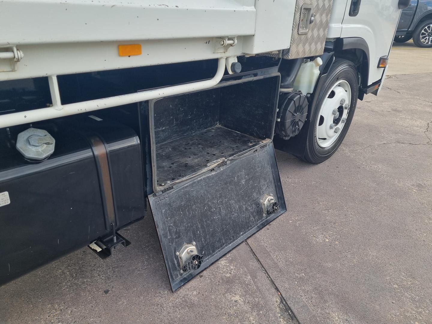 2017 Isuzu N Series NQR 87/80-190 Prem image 11