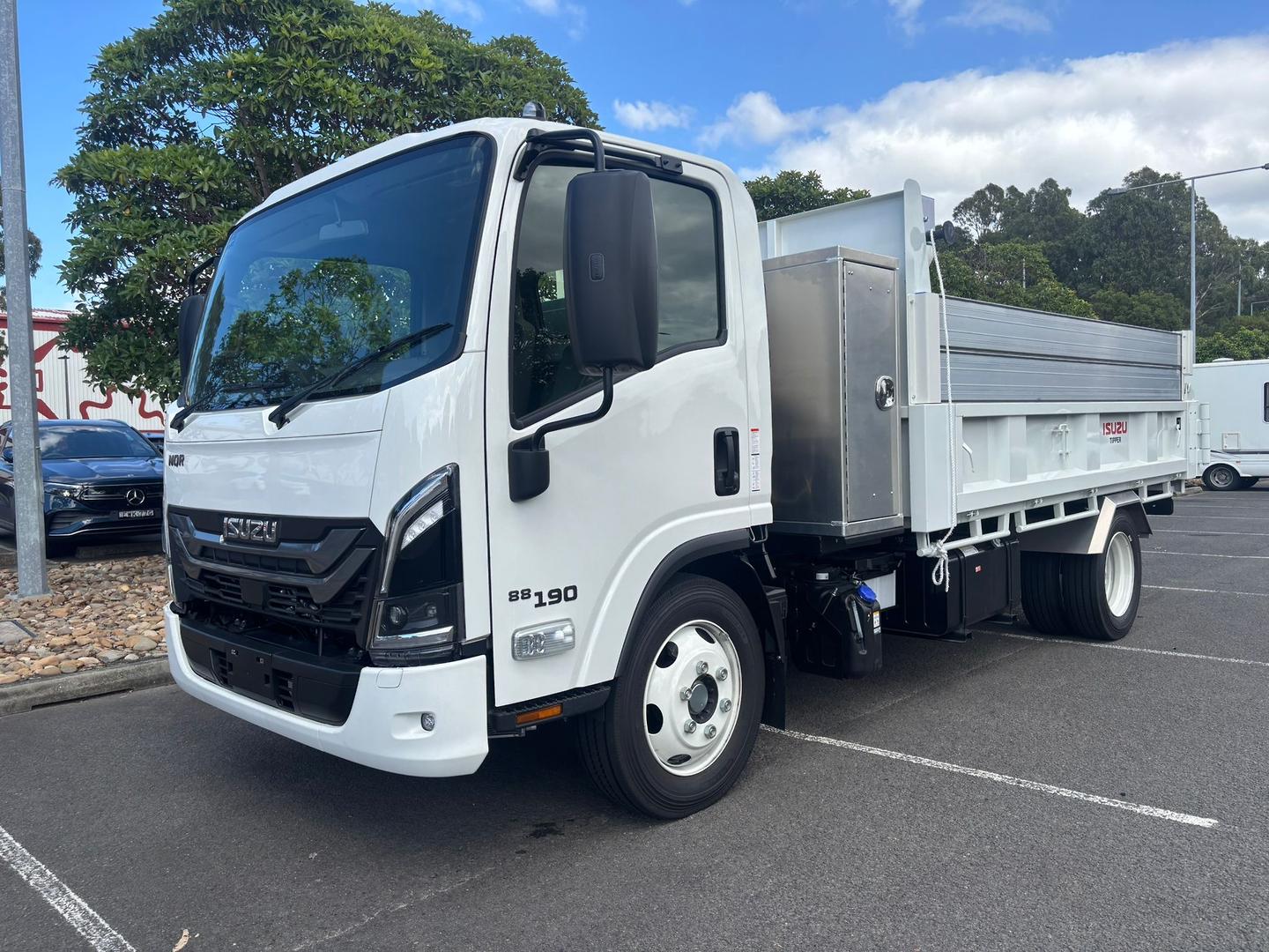 2025 Isuzu N Series NQR 88/80-190 AM D38 AUTO TIPPER image 5