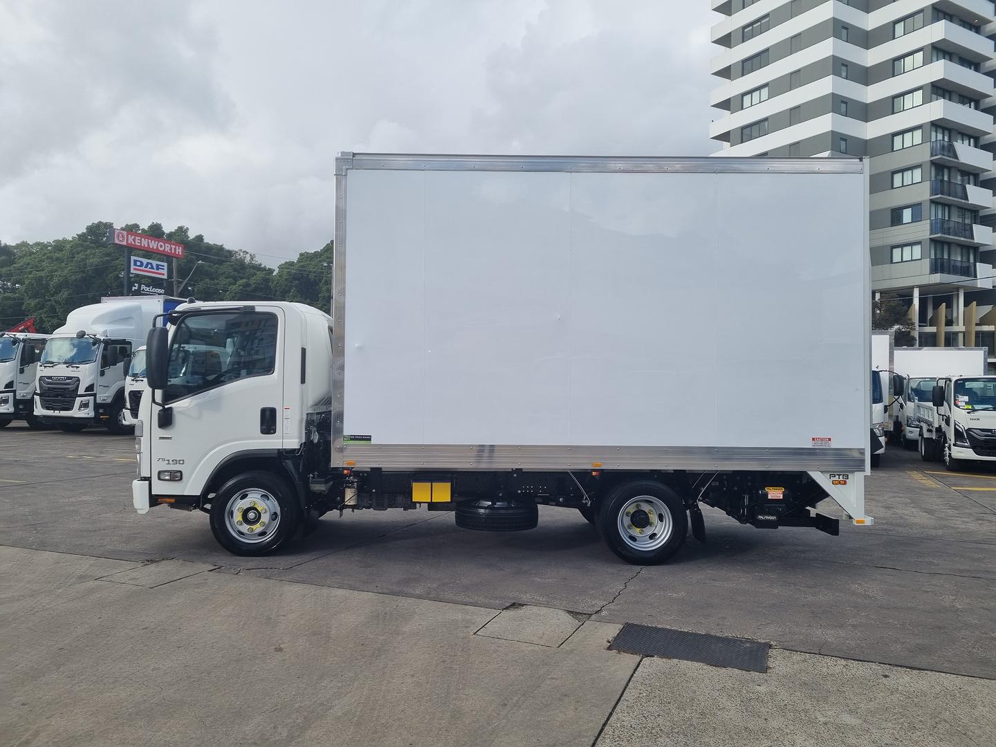2022 Isuzu N Series NPR 75-190 image 5