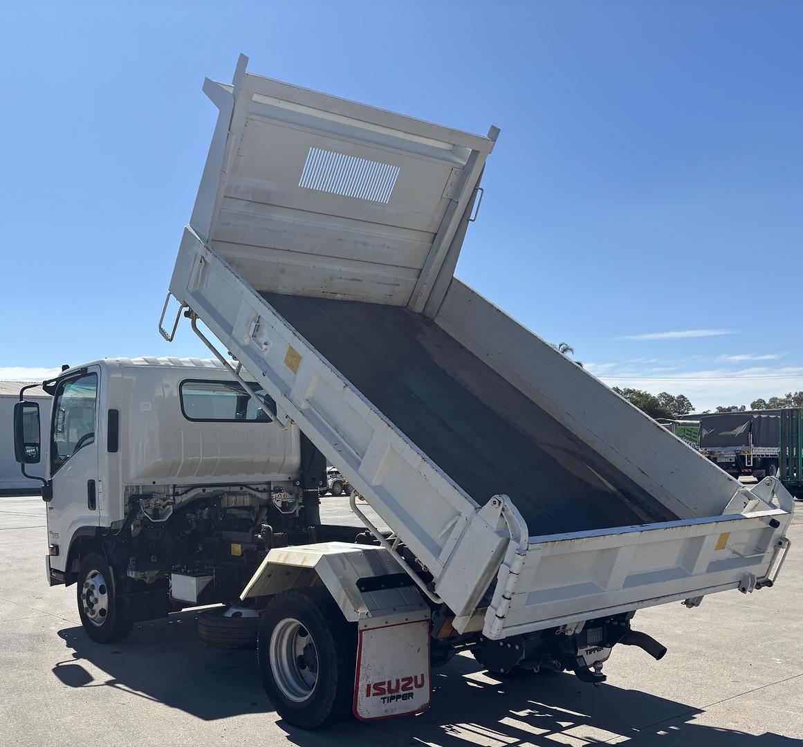 2022 Isuzu N Series NPR 45/55-155 Tipper One Owner image 5