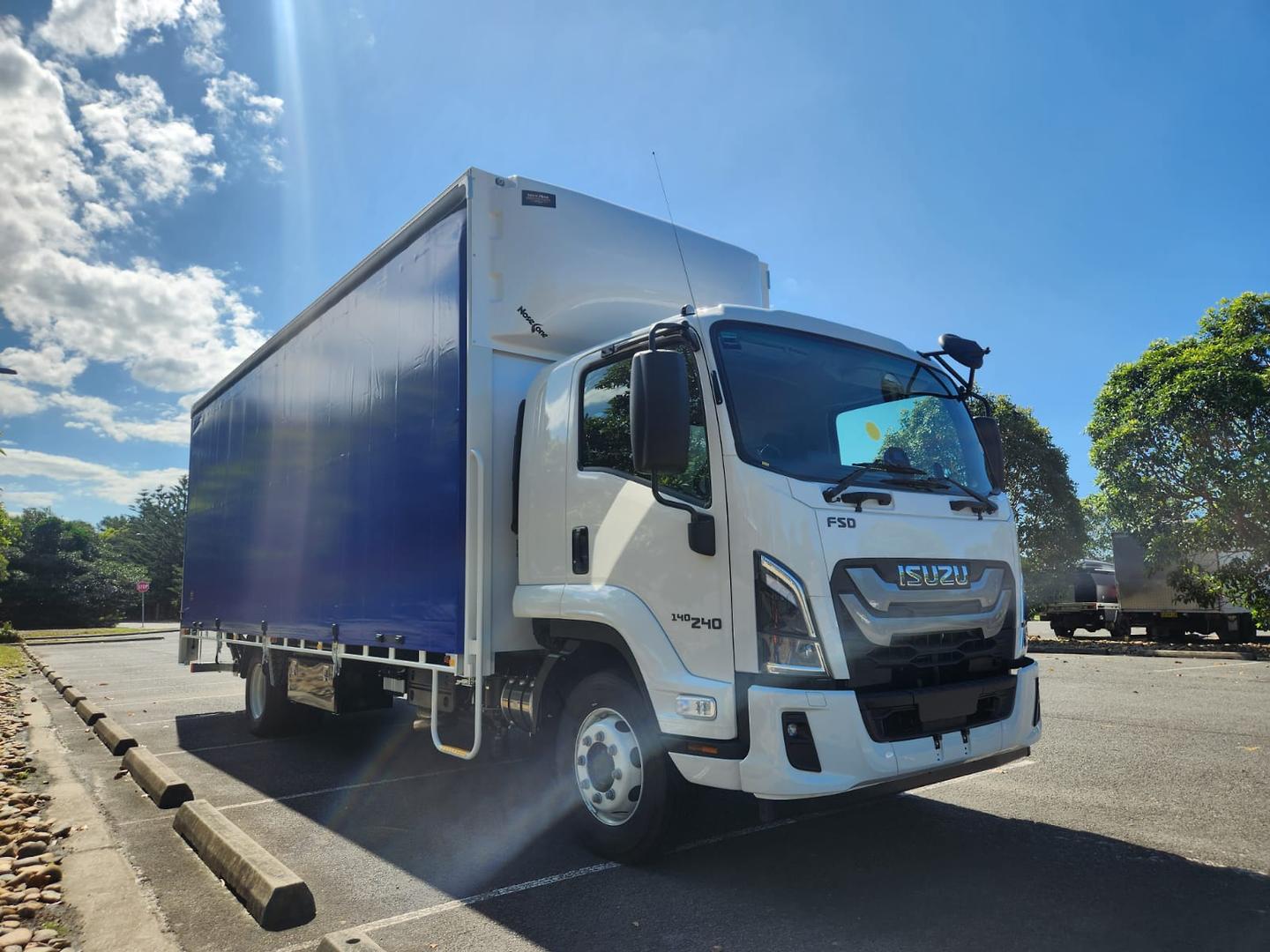 2025 Isuzu F Series FSD 140/120-240 AM R56 NEW AGE 12 Pallet Taughtliner image 6