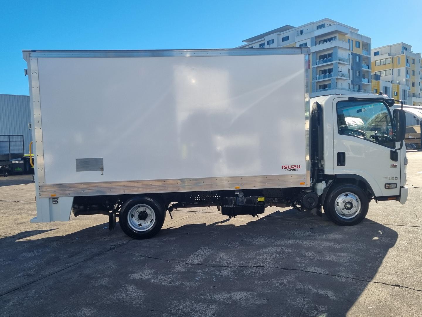 2021 Isuzu N Series NNR 45-150 Vanpack image 12