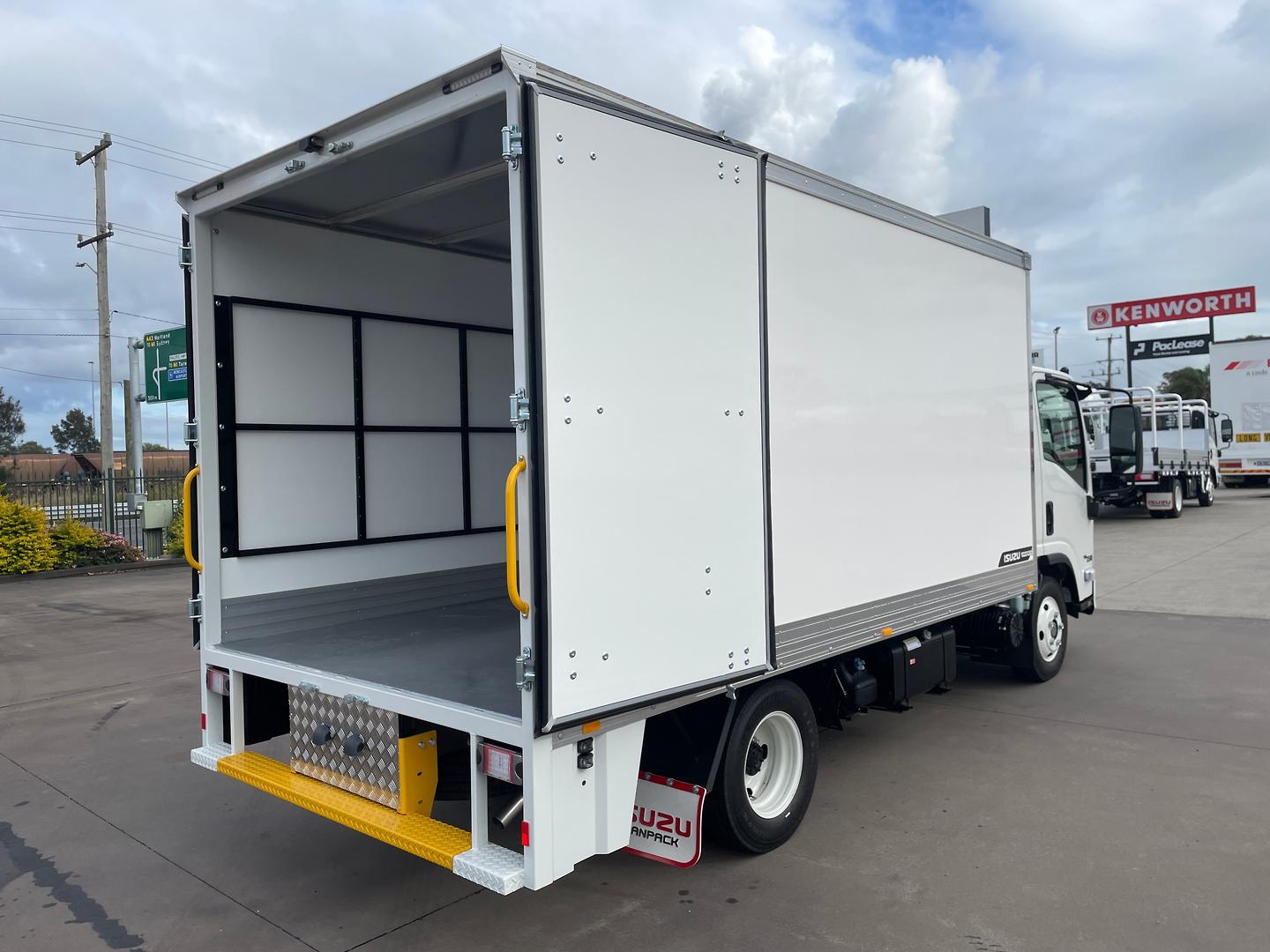 2026 Isuzu N Series NNR 45-150 DT D34 Vanpack Vanpack image 14