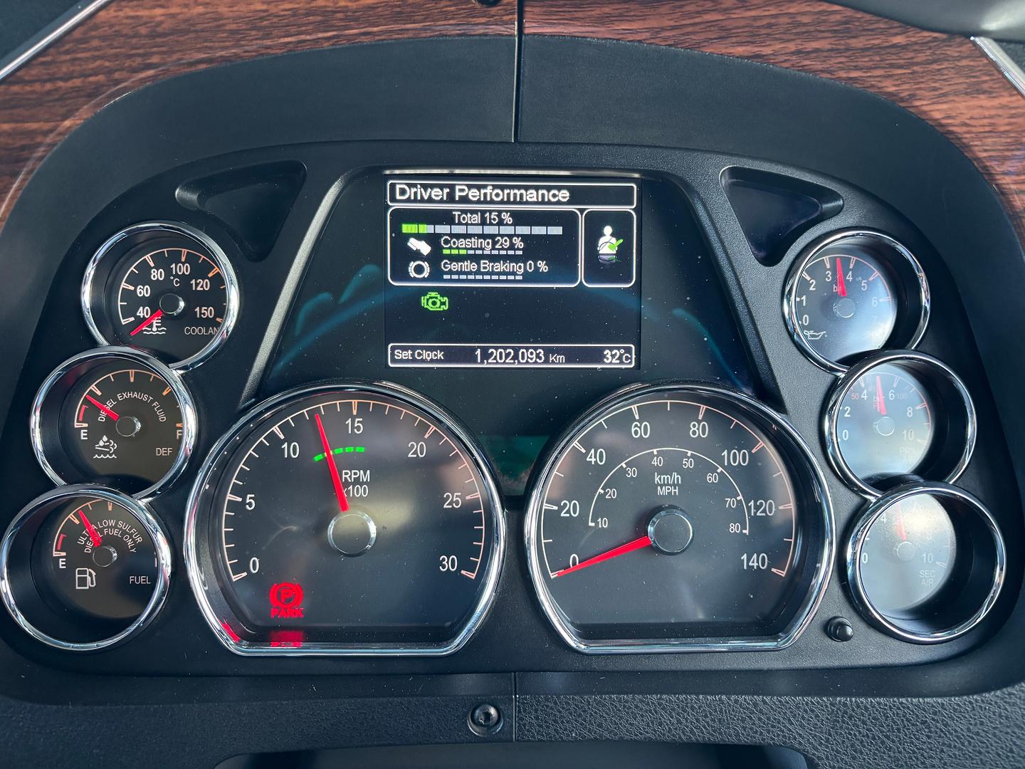 2019 Kenworth T610 SAR Sleeper Cab image 9
