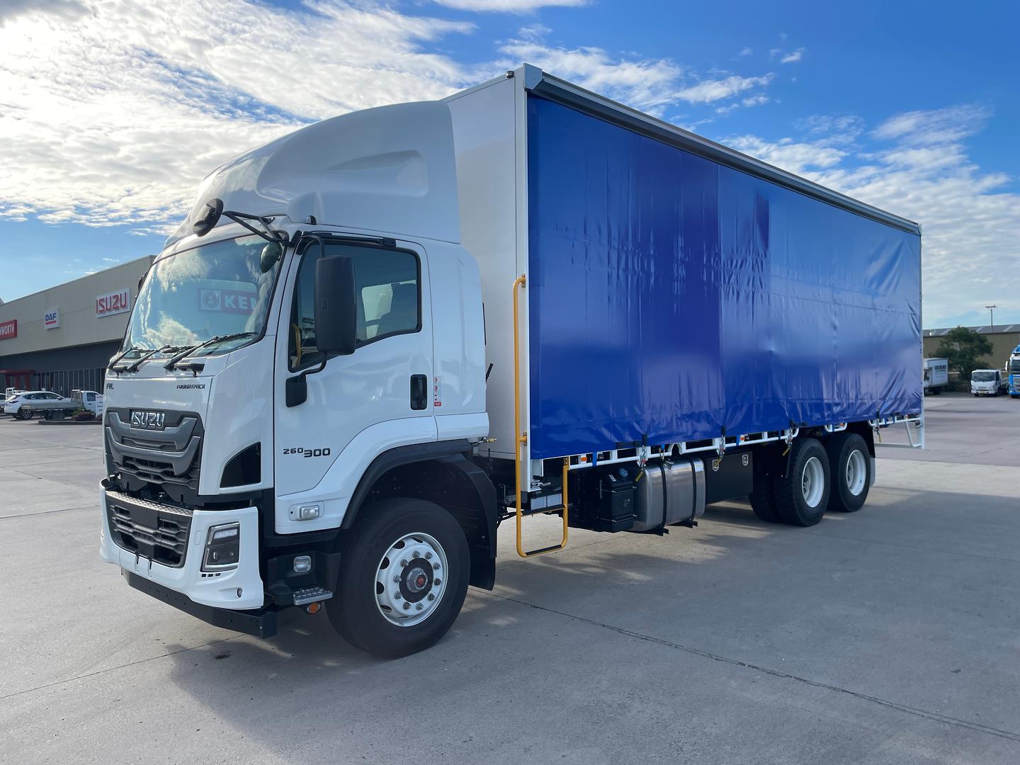 2026 Isuzu F Series FVL 260-300 Freightpack 14 Pallet Curtainsider image 3
