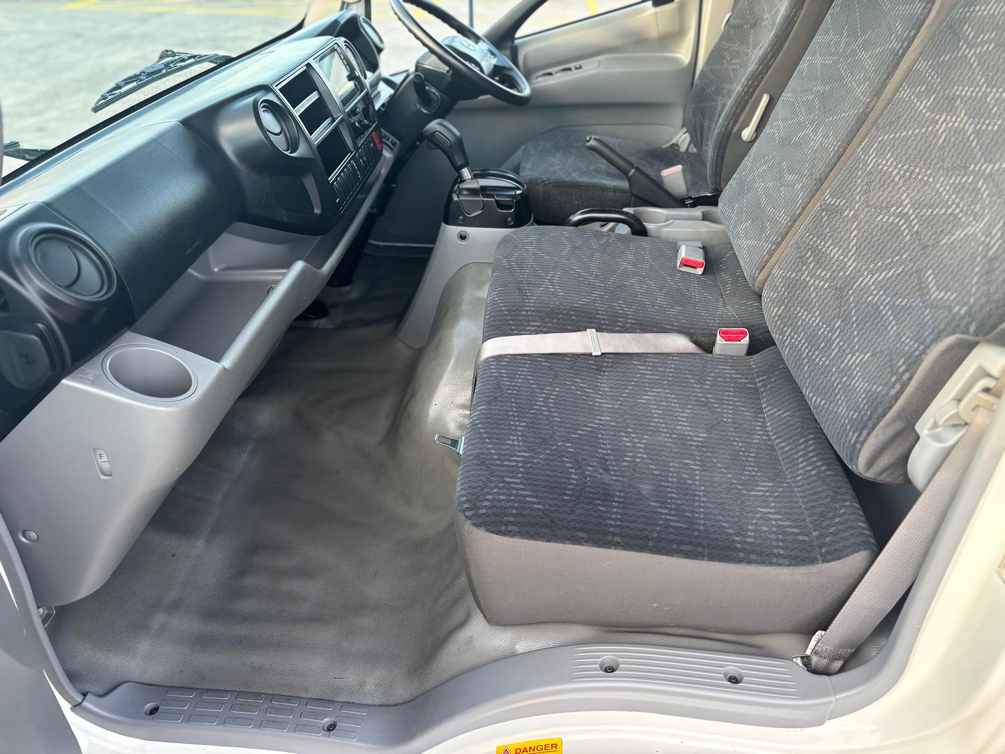 2023 Hino 300 Series 616 Low Klms image 5