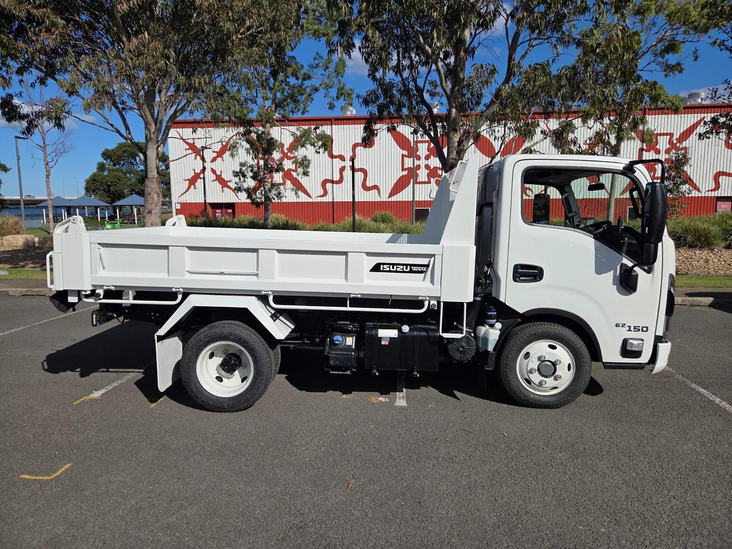 2025 Isuzu N Series NKR 62/45-150 DT D25 Tipper Factory Tipper image 4