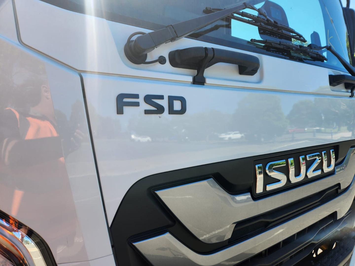 2025 Isuzu F Series FSD 140/120-240 AM R56 NEW AGE 12 Pallet Taughtliner image 2