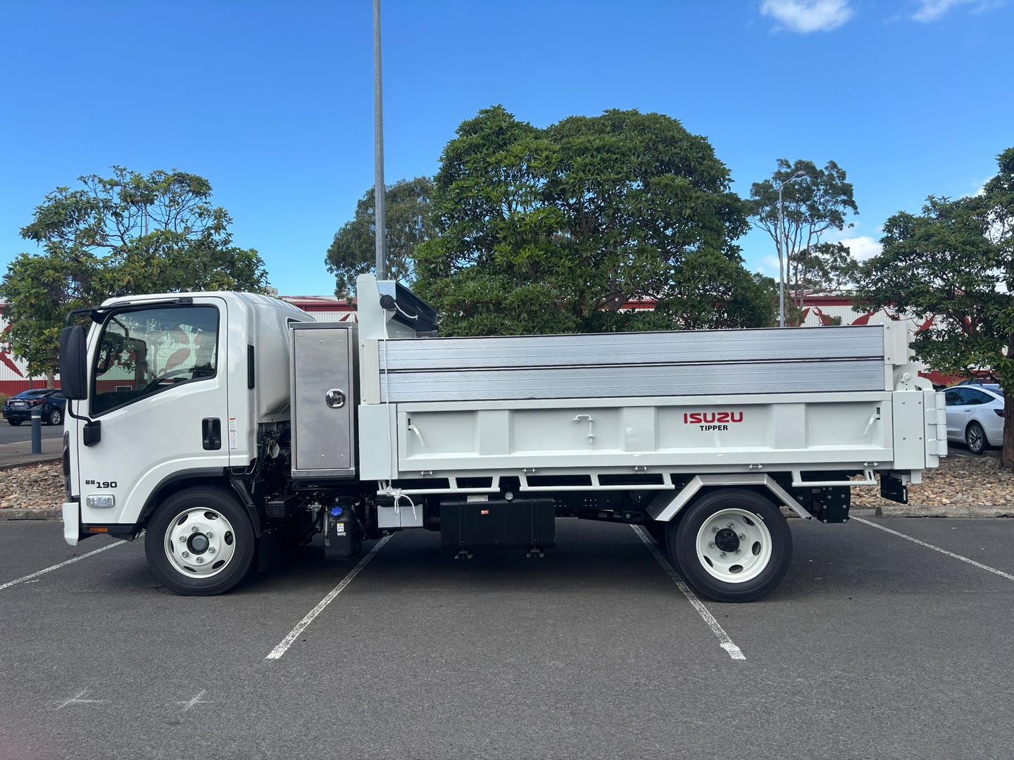 2025 Isuzu N Series NQR 88/80-190 AM D38 AUTO TIPPER image 8