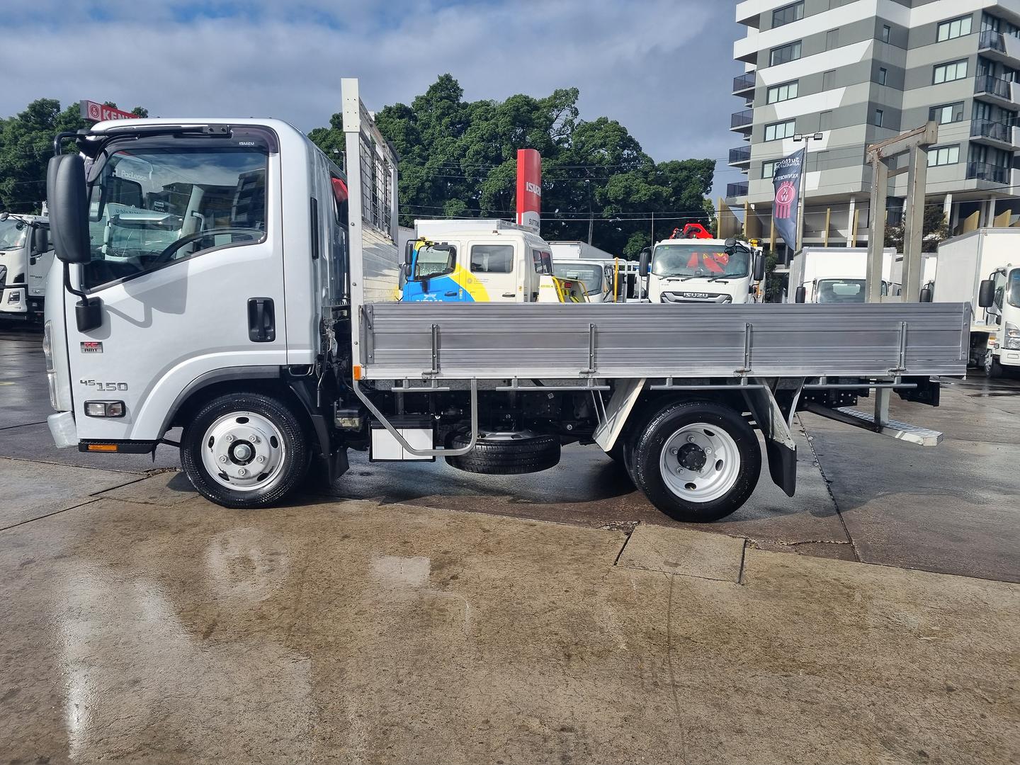 2021 Isuzu N Series NLR 45-150 Traypack image 6