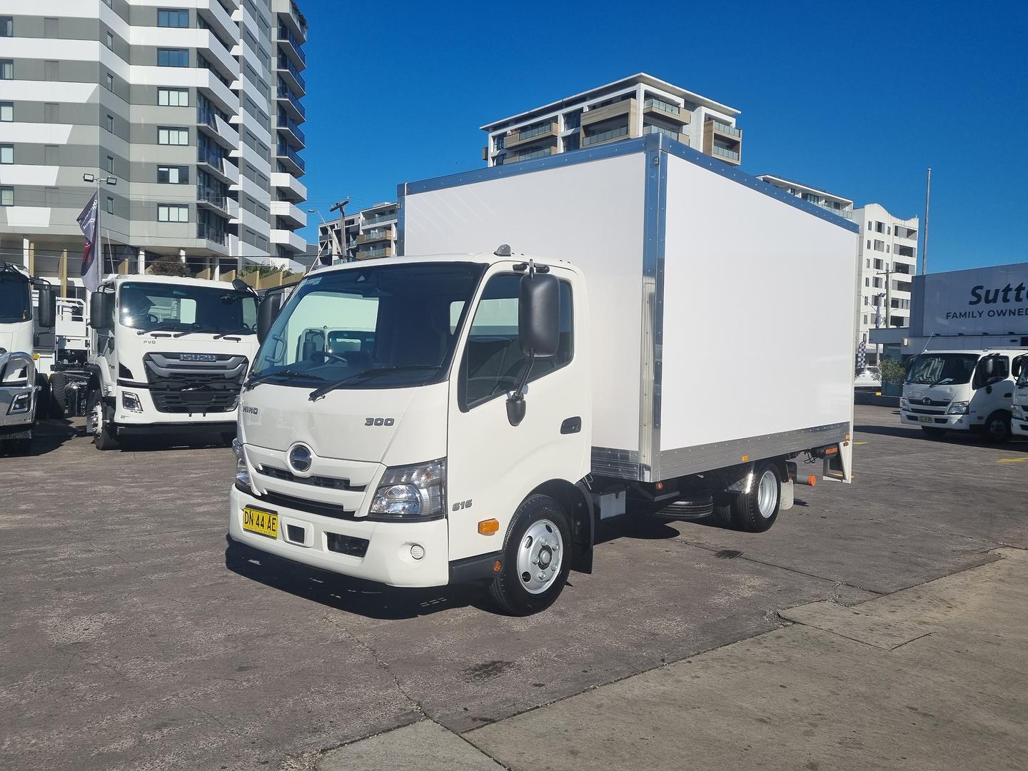 2025 Hino 300 Series 616 image 3