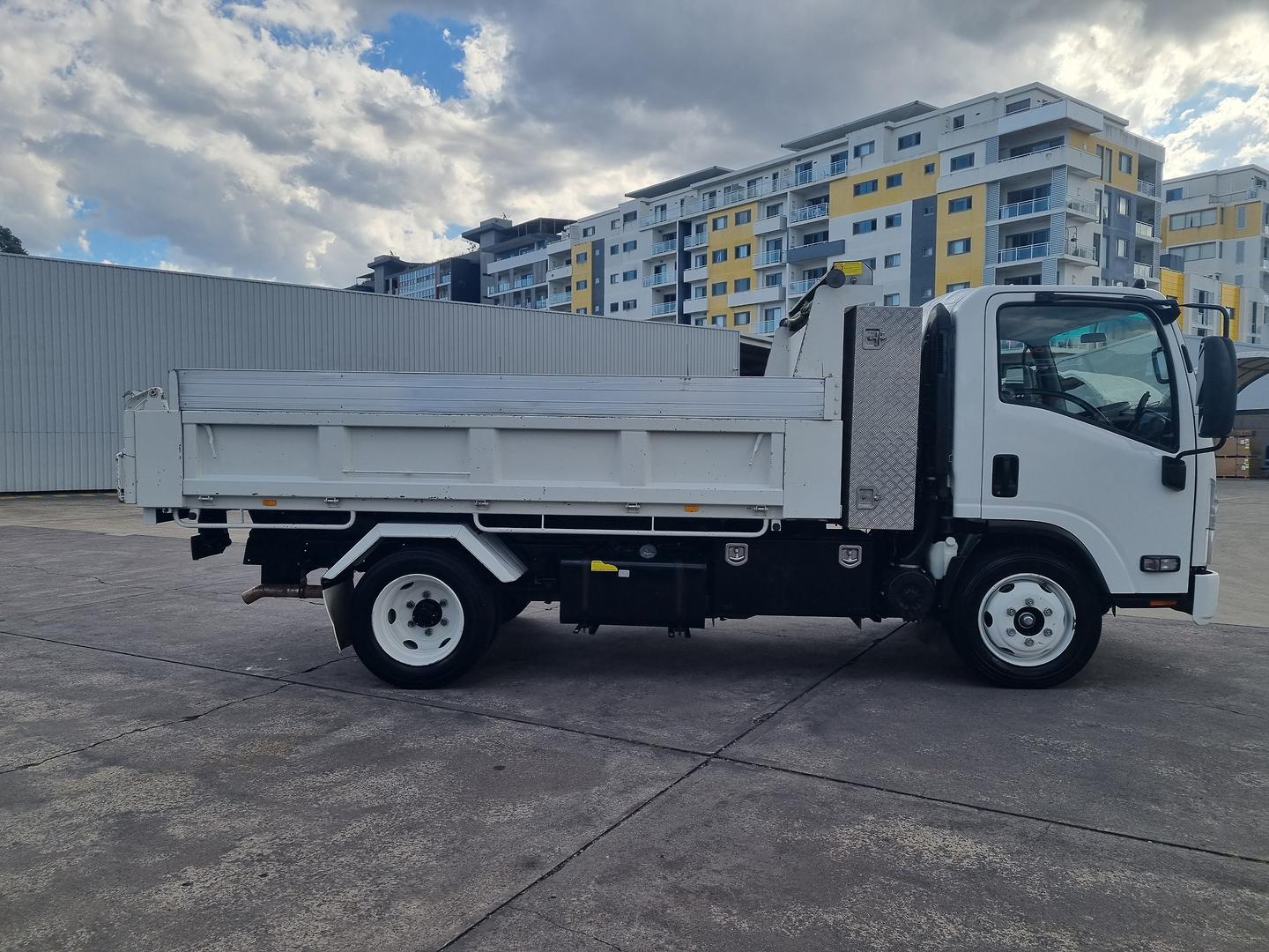 2017 Isuzu N Series NQR 87/80-190 Prem image 7