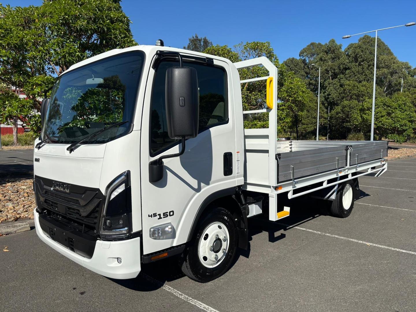 2025 Isuzu N Series NNR 45-150 DT D34 Steel Tray with Aluminium Dropsides image 4