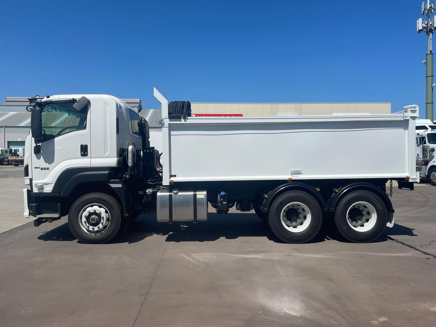 2025 Isuzu FXZ 260-355 AT R45 Custom Tipper Tipper image 4