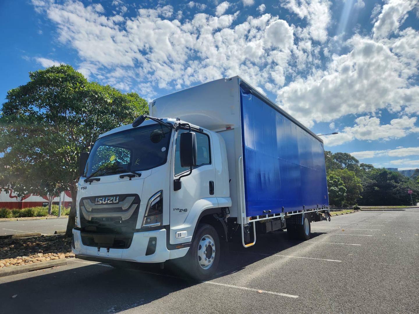 2025 Isuzu F Series FSD 140/120-240 AM R56 NEW AGE 12 Pallet Taughtliner image 4