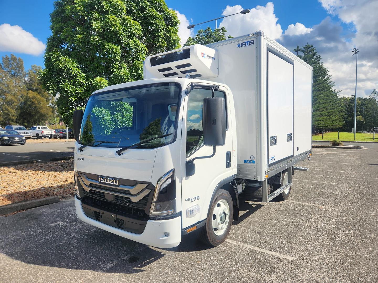 2025 Isuzu N Series NPR 45/65-175 DT D28 4 Pallet Fridge Truck image 2