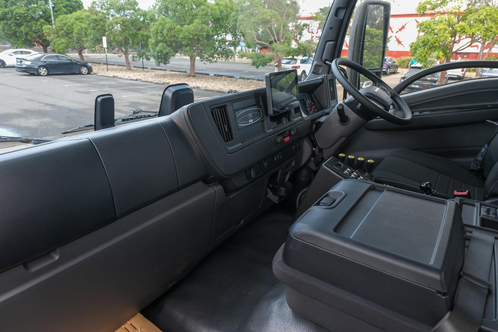 2025 Isuzu F Series FYJ 320-355 AT R60 HYVA Hooklift image 8