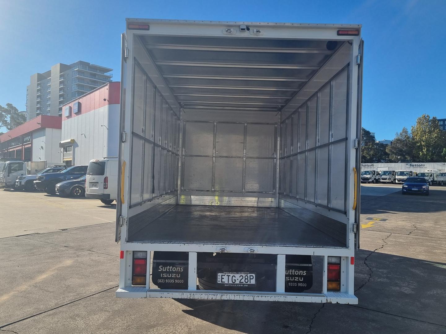 2021 Isuzu N Series NNR 45-150 Vanpack image 14