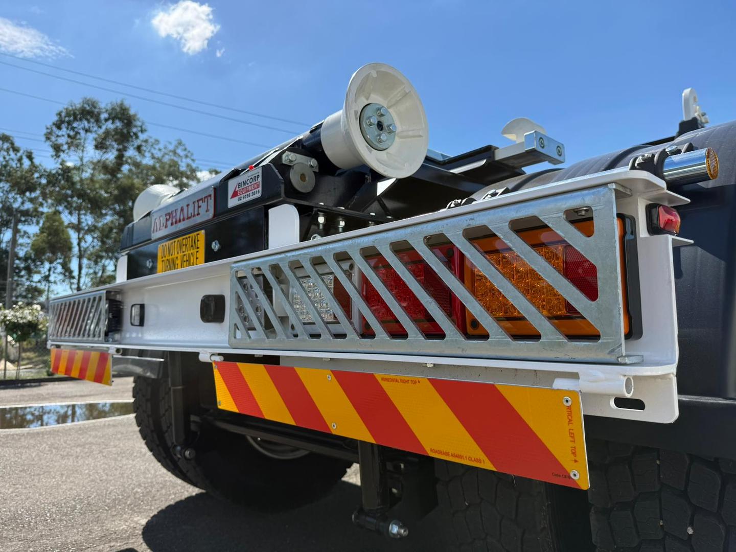 2025 Isuzu F Series FYJ 320-255 AT R60 image 4