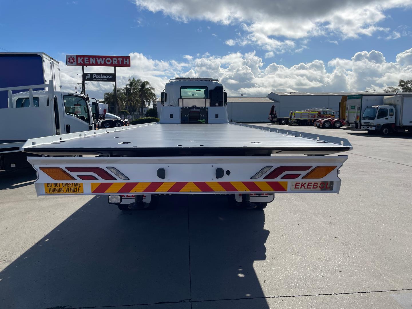 2026 Isuzu F Series FYJ 320-355 AT R67 Tilt Tray image 5