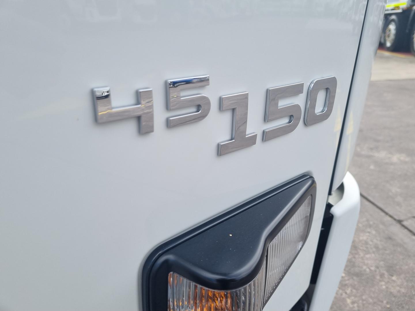 2023 Isuzu N Series NNR 45-150 Vanpack image 13