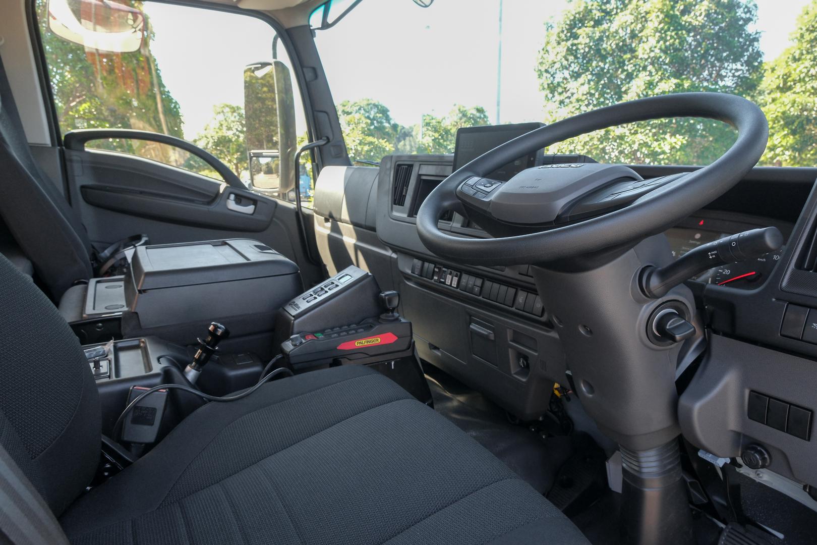 2025 Isuzu F Series FYJ 320-355 AT R67 10x4 Palfinger Hook and Crane Combo image 11
