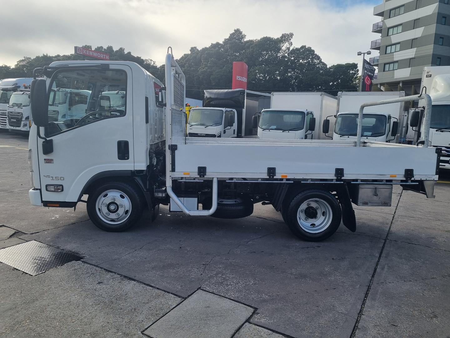 2021 Isuzu N Series NLR 45-150 Traypack image 4