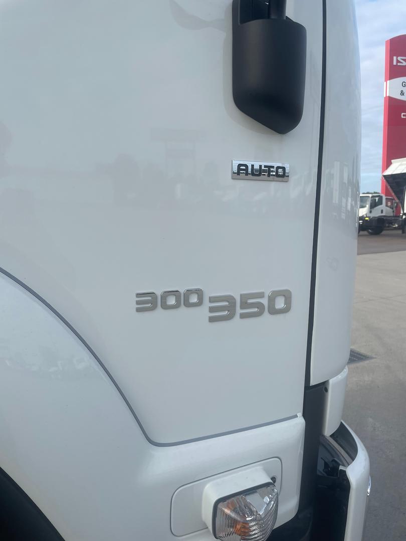 2024 Isuzu F Series FYH300-350 image 9