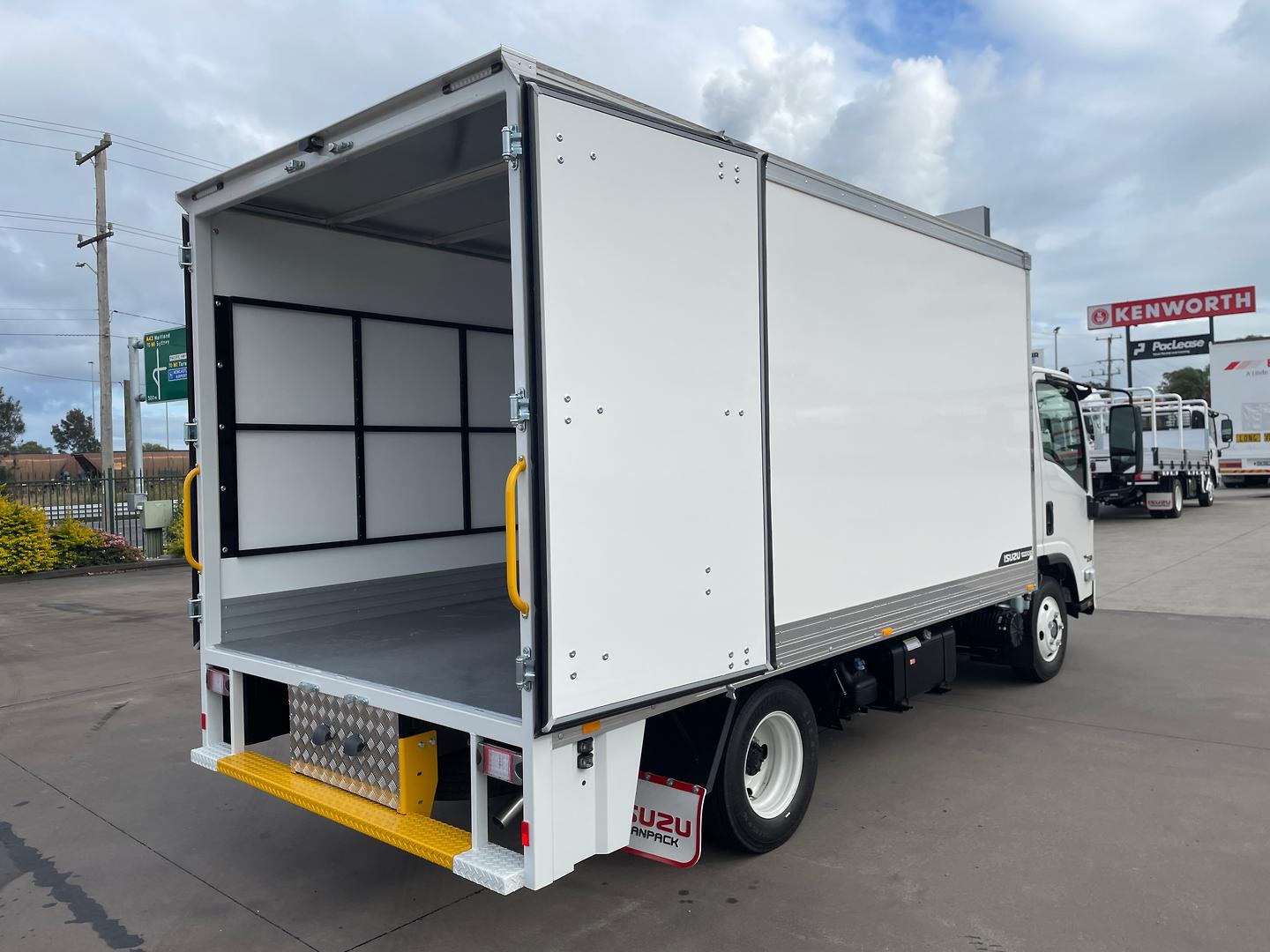 2026 Isuzu N Series NNR 45-150 DT D34 Vanpack Vanpack image 14