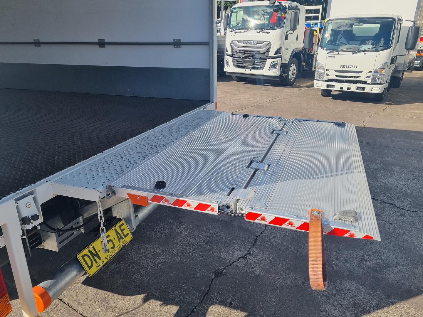2025 Hino 300 Series 616 image 10