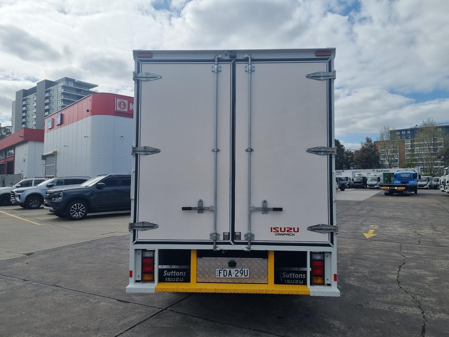 2023 Isuzu N Series NNR 45-150 Vanpack image 7