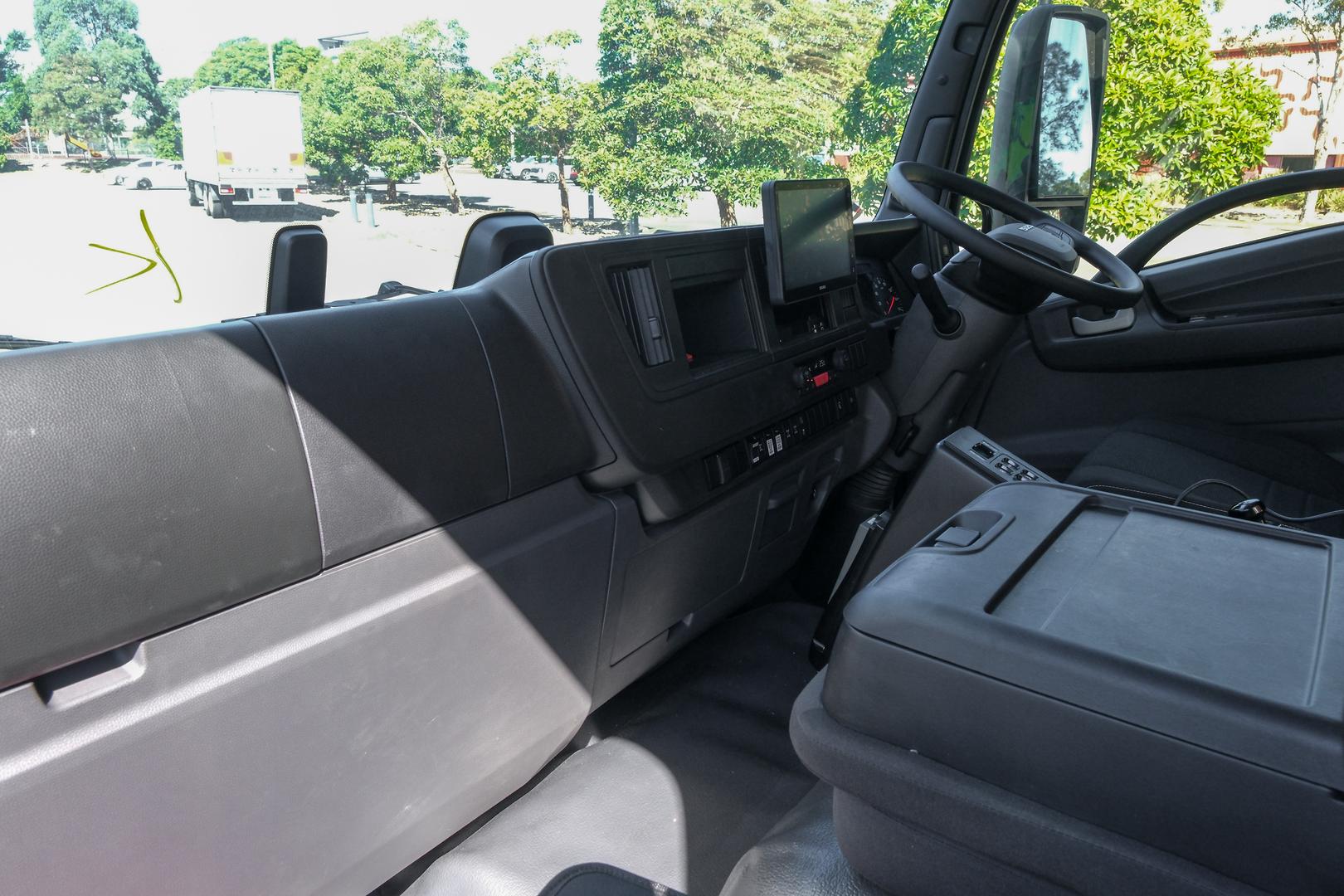 2025 Isuzu F Series FYJ 320-355 AT R67 10x4 Palfinger Hook and Crane Combo image 12