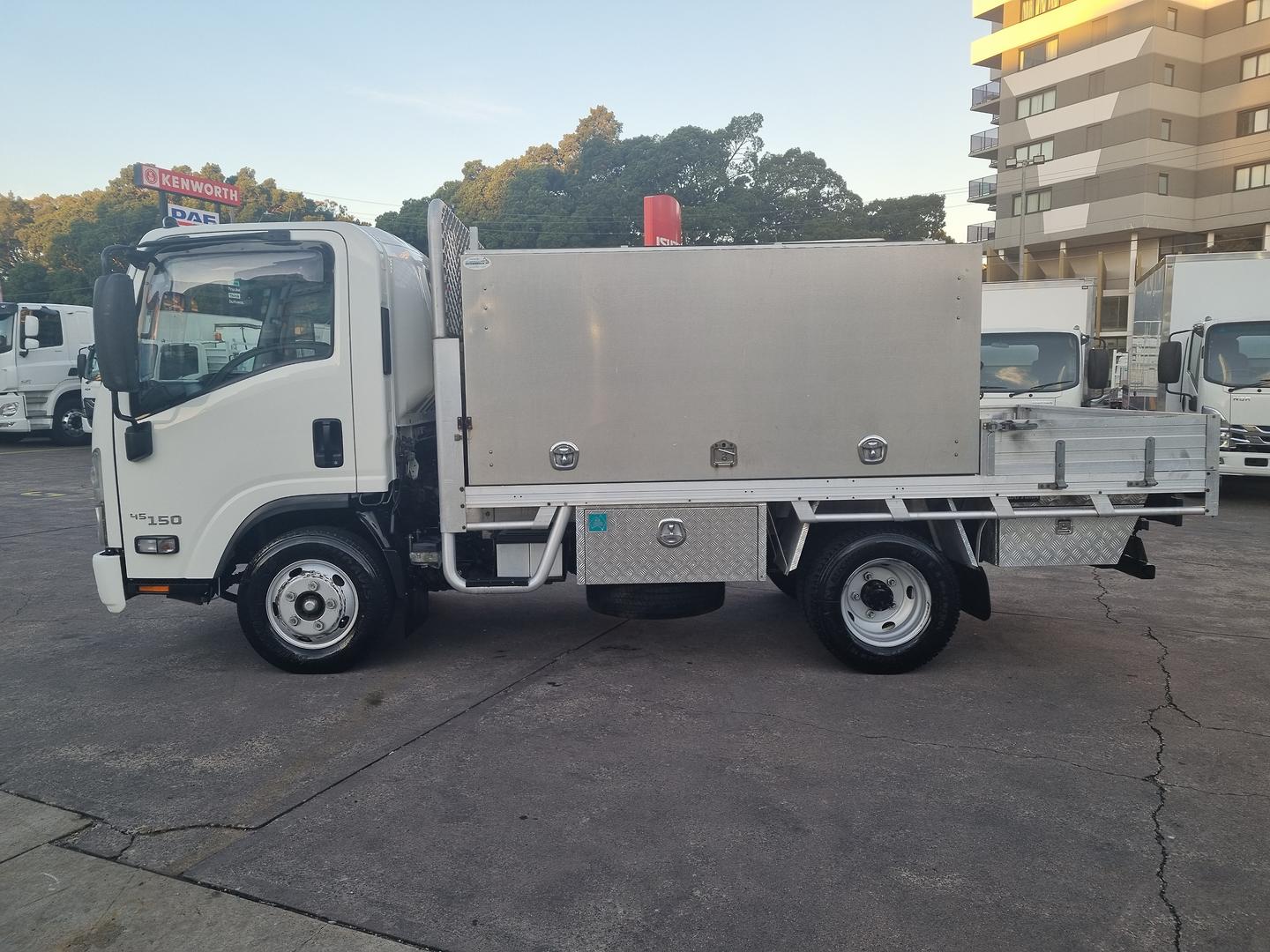 2018 Isuzu N Series NNR 45-150 image 6