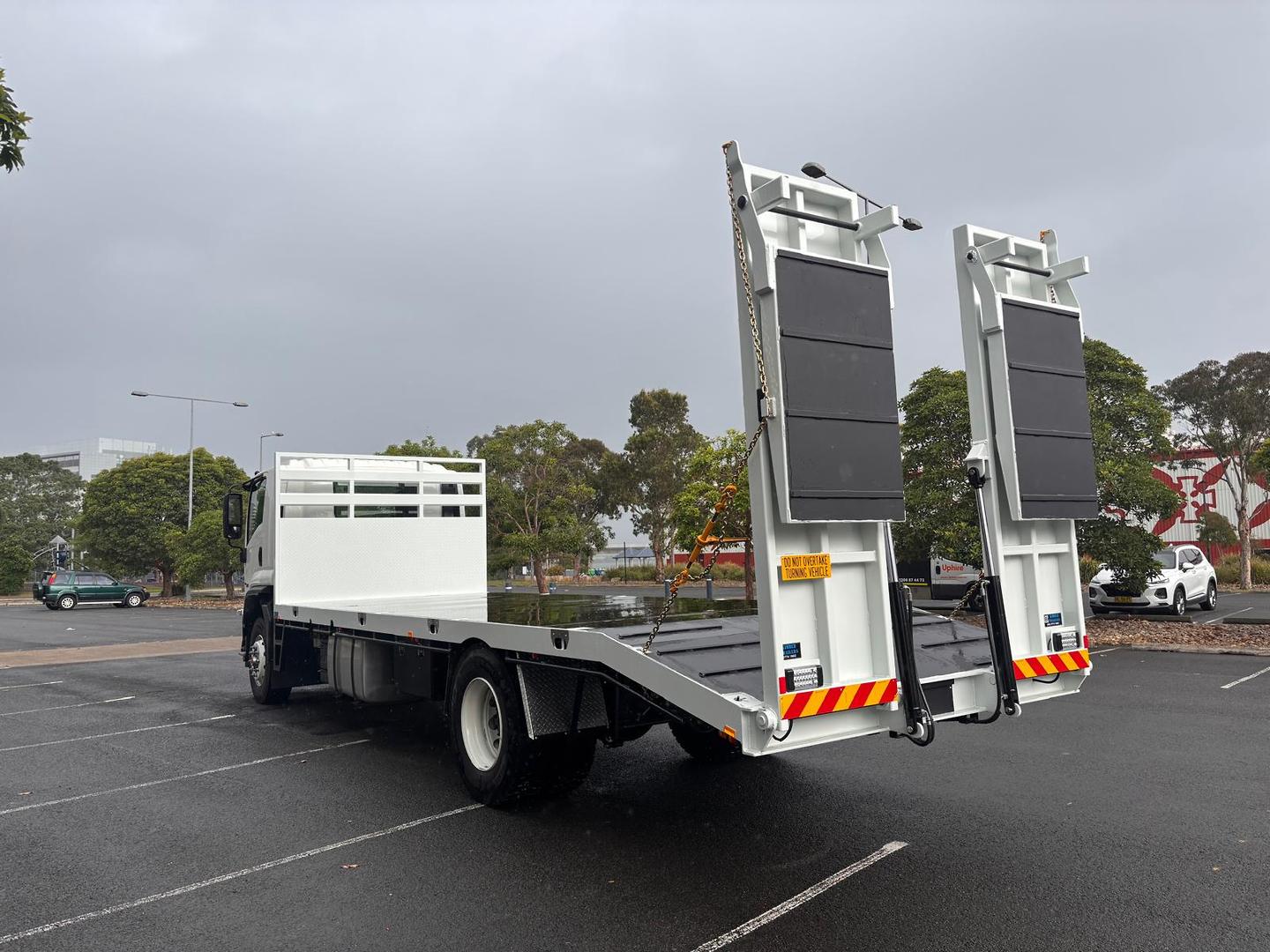 2025 Isuzu F Series FVD 170-300 AT R60 Kimber Trailers Beaver Tail image 5
