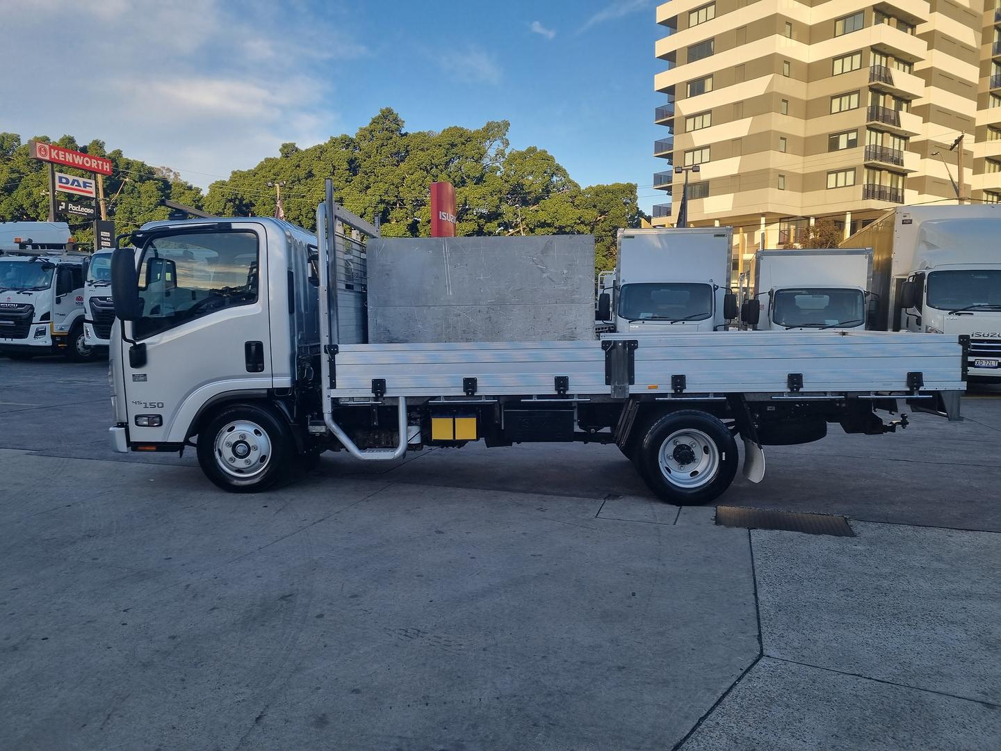 2020 Isuzu N Series NLR 45-150 Traypack image 4