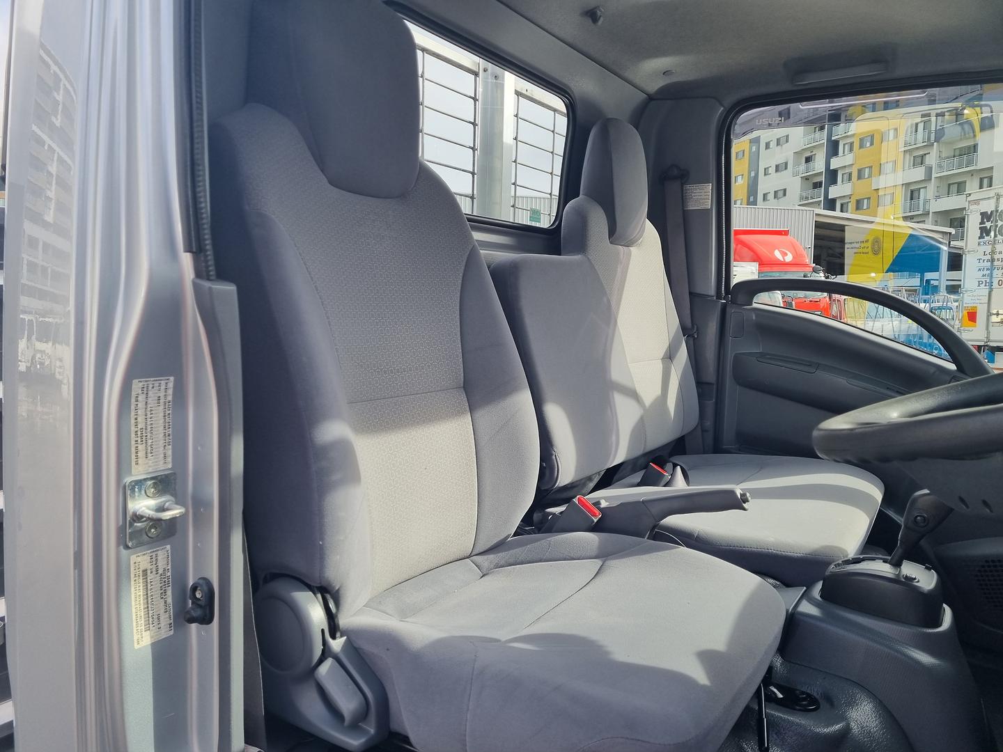 2021 Isuzu N Series NLR 45-150 Traypack image 12