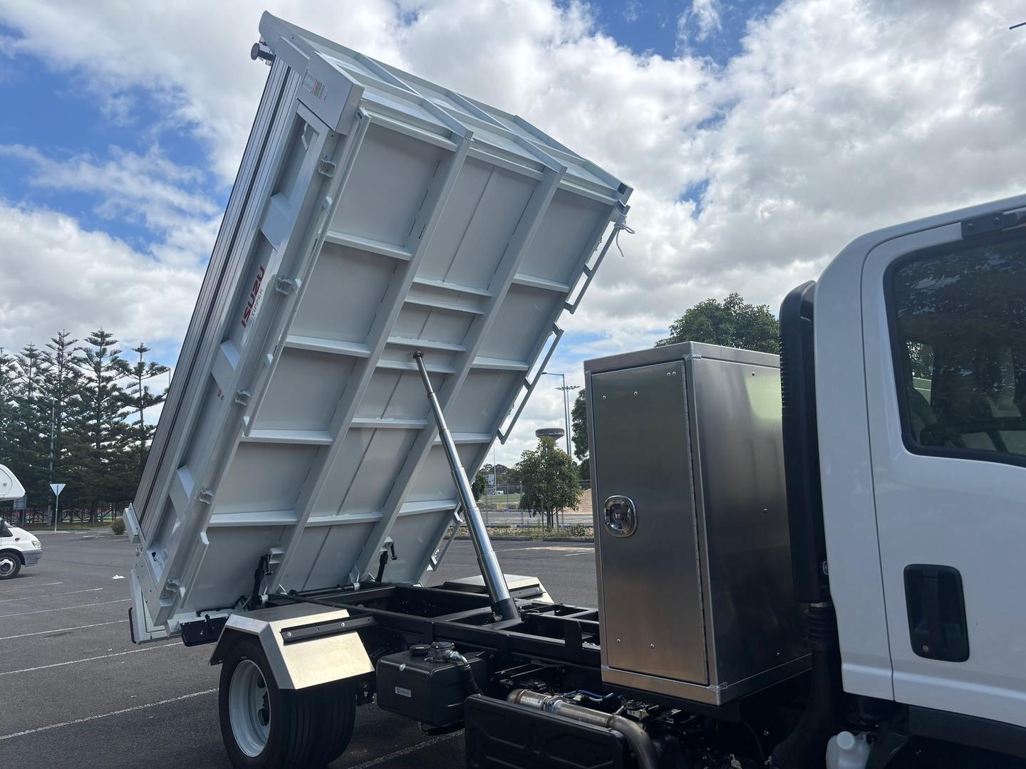 2025 Isuzu N Series NQR 88/80-190 AM D38 AUTO TIPPER image 12