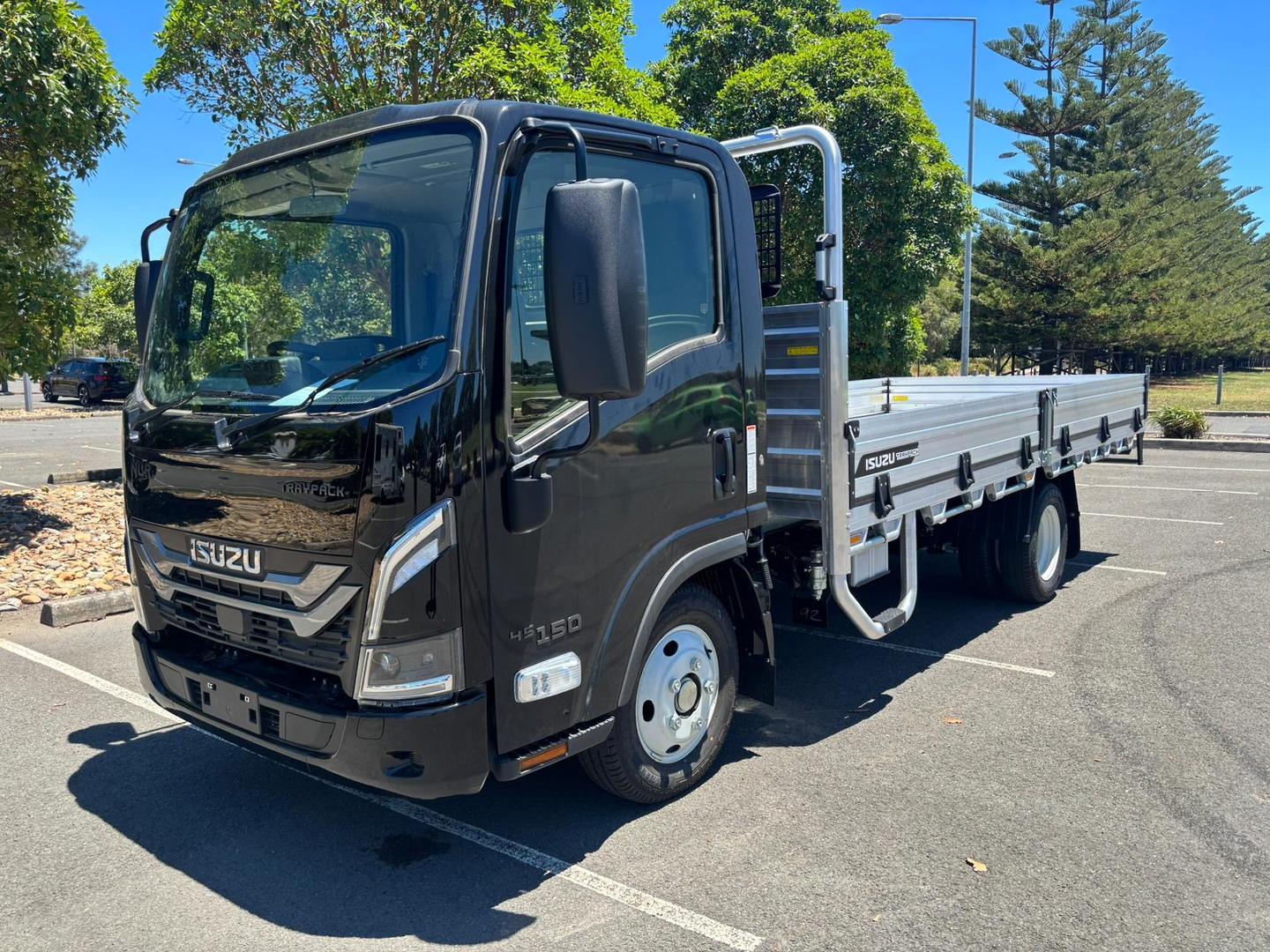 2025 Isuzu N Series NLR 45-150 DT D34 Isuzu Traypack MWB image 2