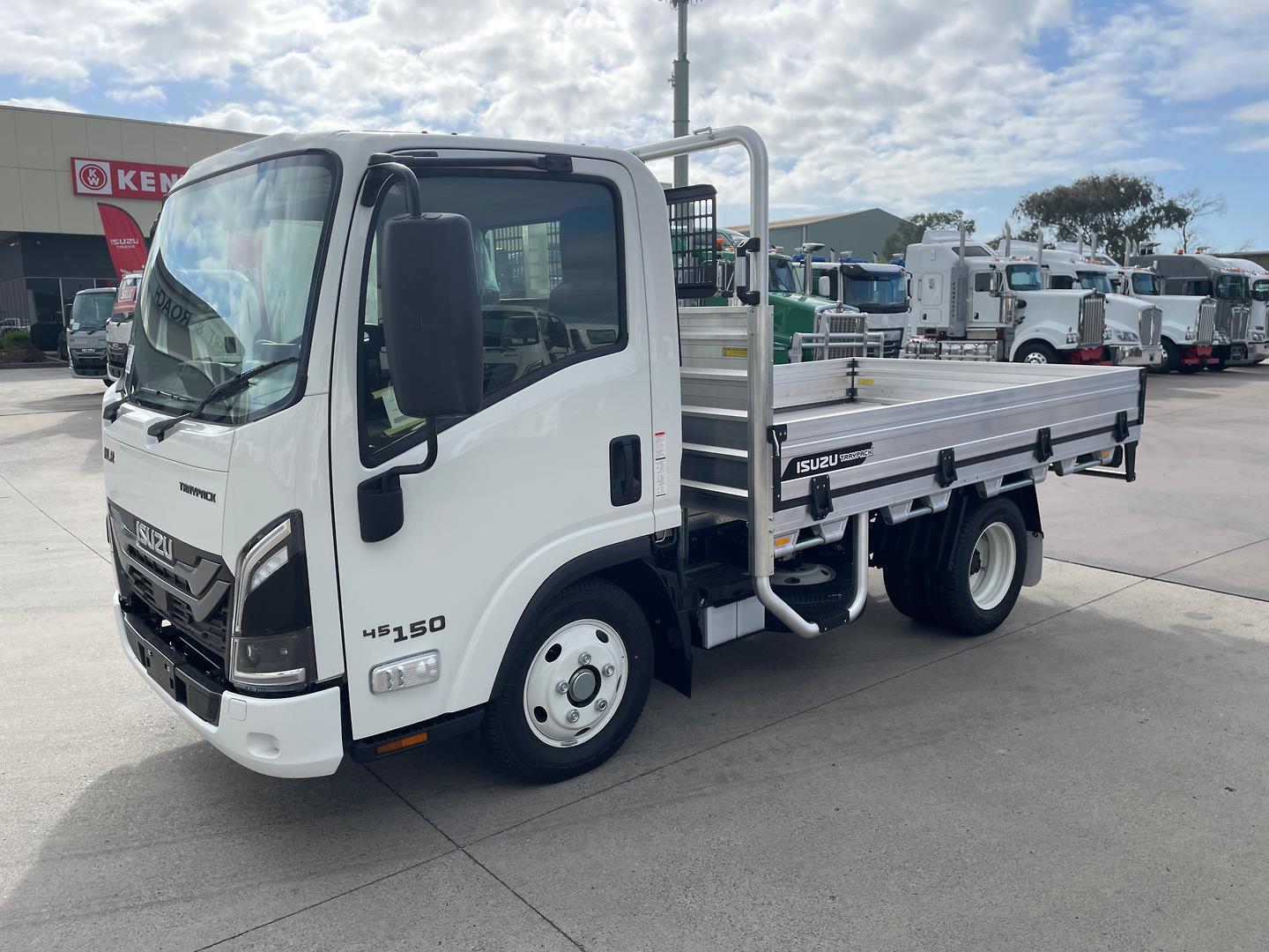 2025 Isuzu NLR 45-150 DT D25 TRAYPACK TRAYPACK SWB image 3